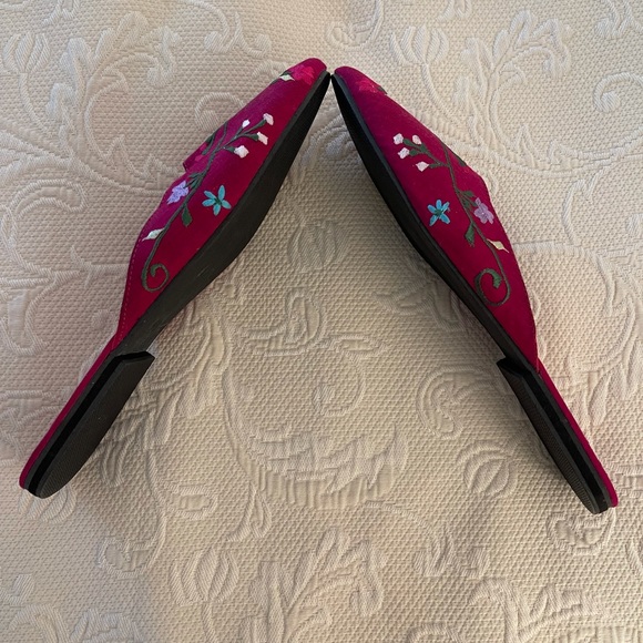 Embroidered Slippers - Picture 3 of 6